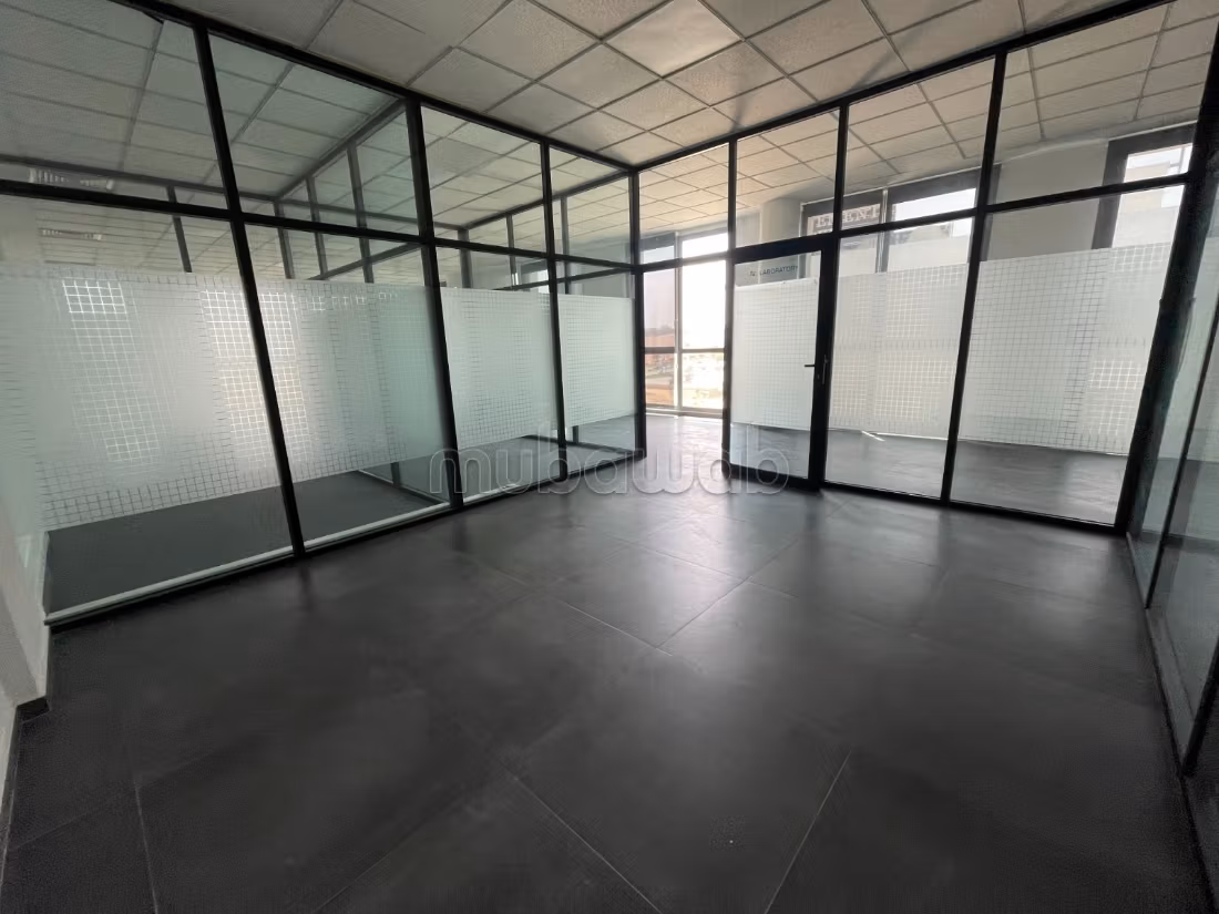 Location de bureaux à Sidi Maarouf.
Superficie 142 m²