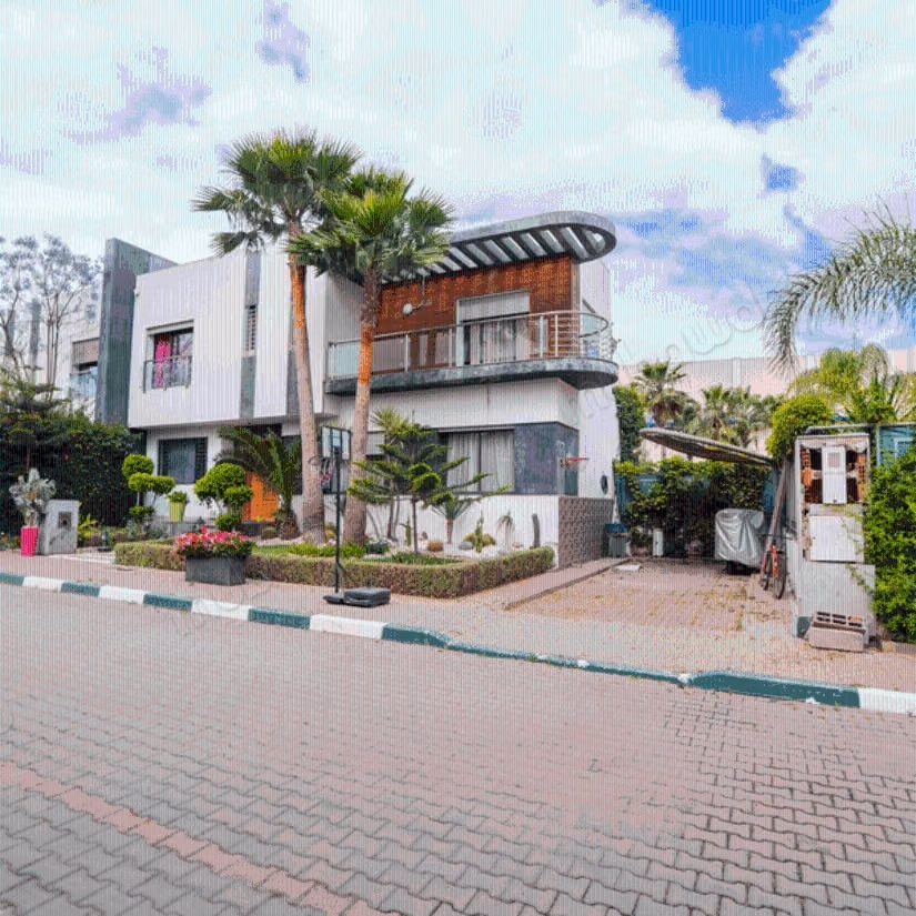 Villa à Vendre de 433.0 m² à Bouskoura, Parc Industriel Cfcim