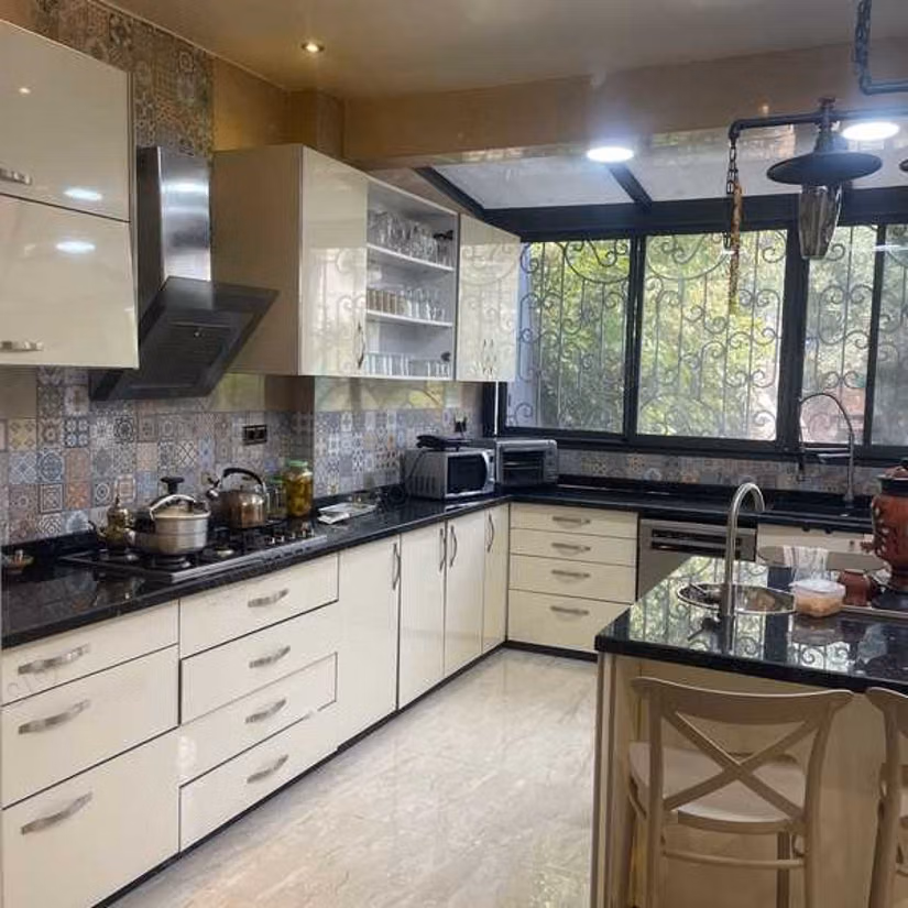 Villa à Vendre de 433.0 m² à Bouskoura, Parc Industriel Cfcim