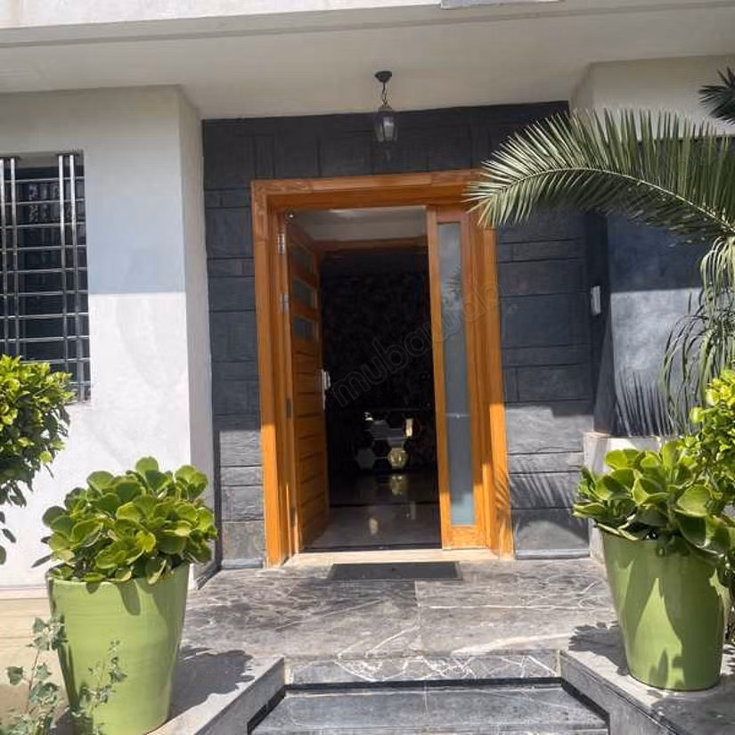 Villa à Vendre de 433.0 m² à Bouskoura, Parc Industriel Cfcim