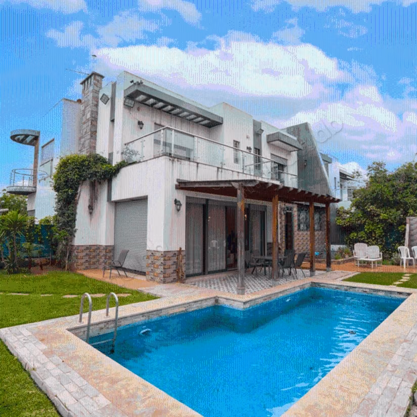 Villa à Vendre de 433.0 m² à Bouskoura, Parc Industriel Cfcim