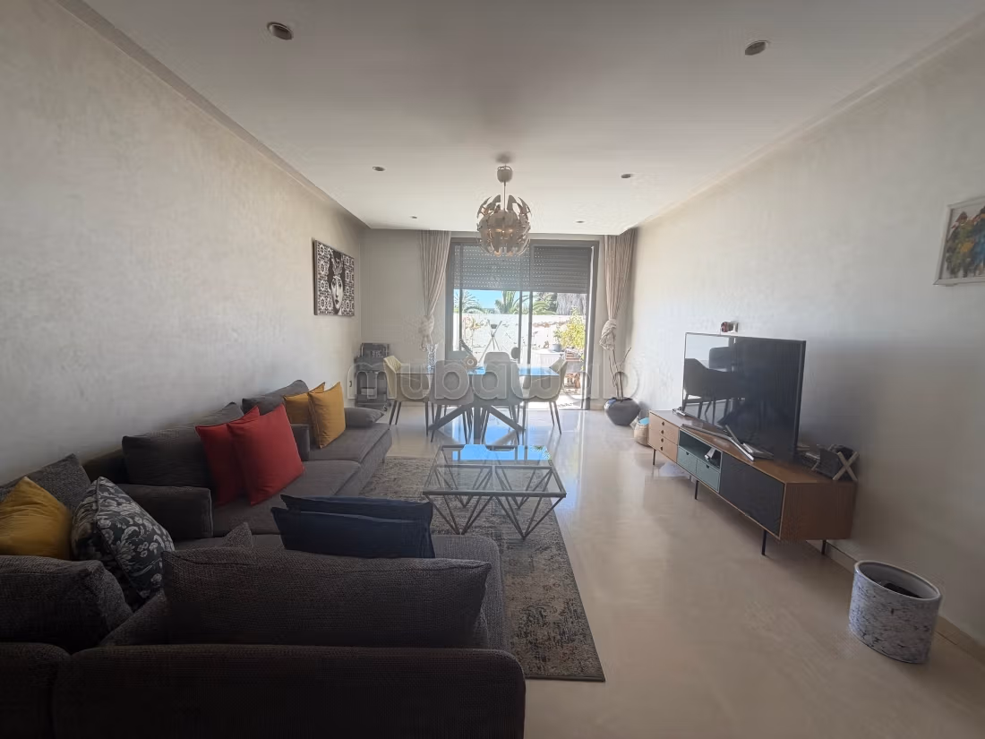 Location d'un appartement à Oasis.
3 chambres agréables.
Parking et ascenseur — 2