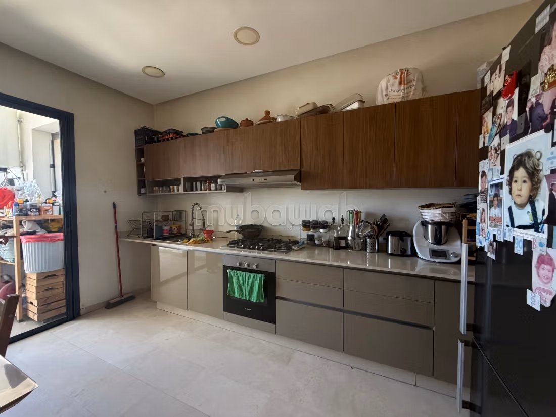 Location d'un appartement à Oasis.
3 chambres agréables.
Parking et ascenseur — 3