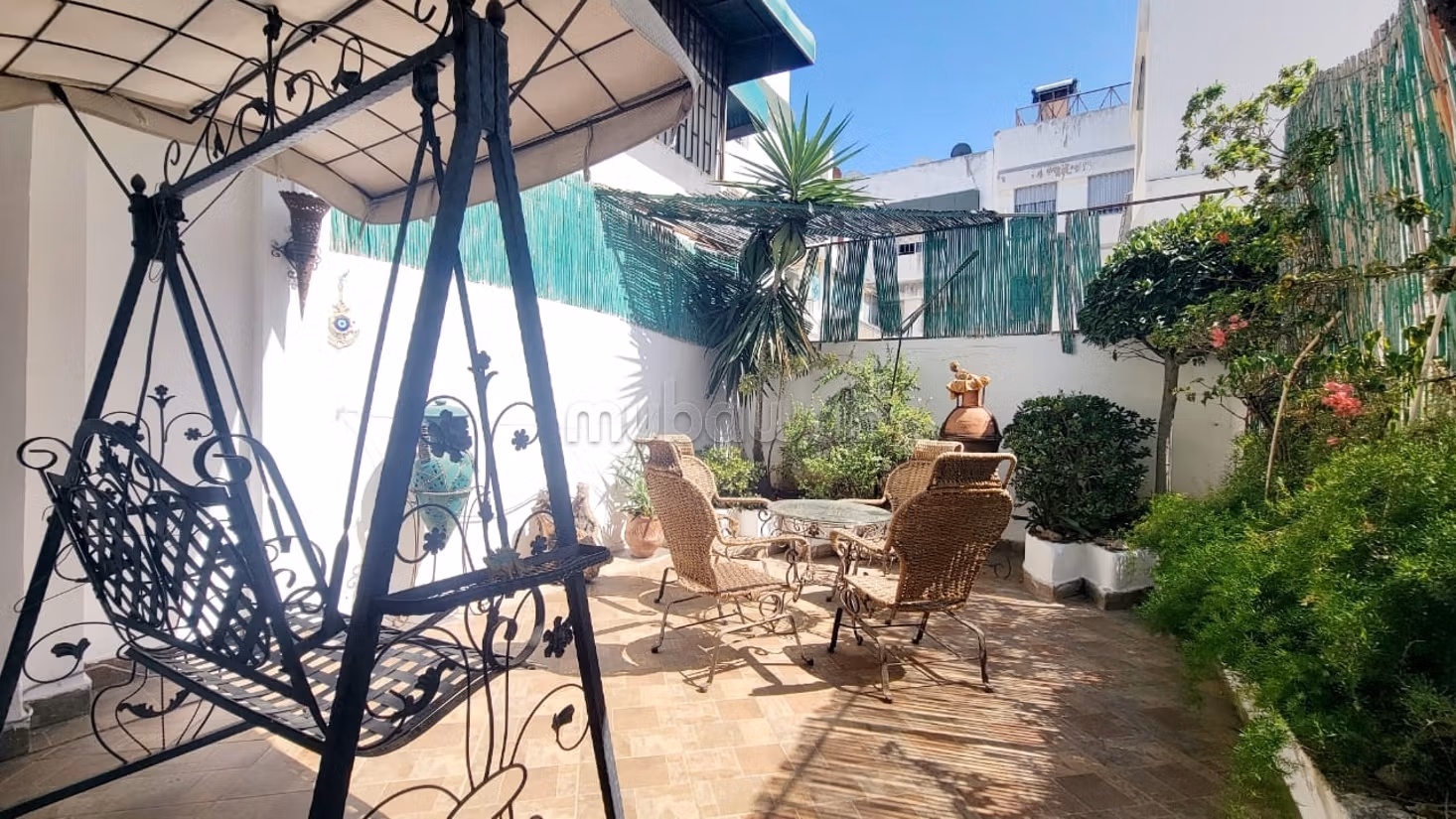 Bel appartement à vendre à Les Hôpitaux.
Surface de 180 m² — 4