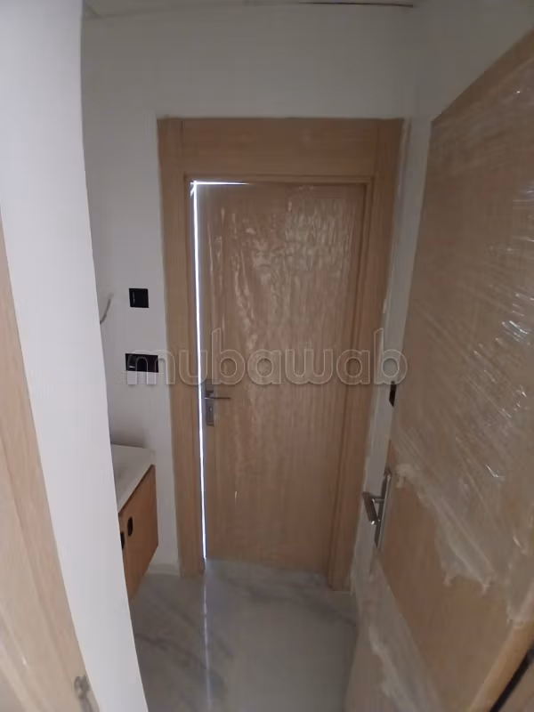 Ufficio da affittare a Hamria. Superficie totale 82 m². Servizio concierge