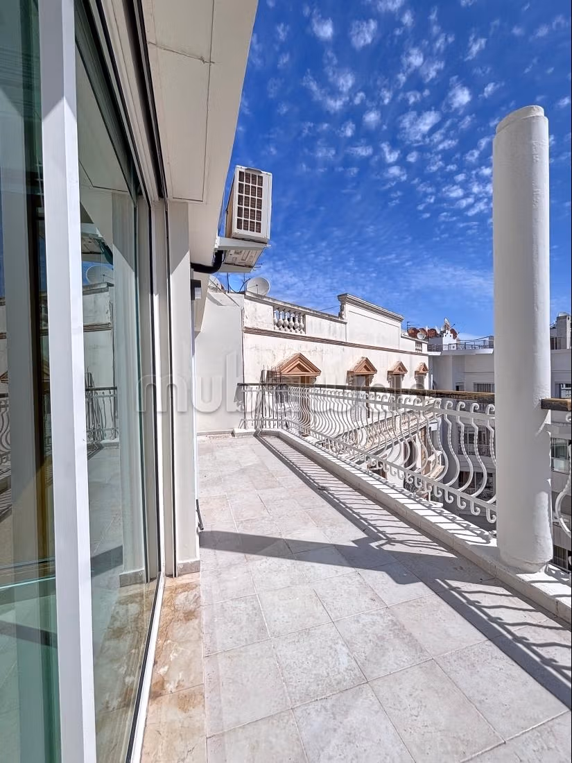Appartement 200 m² lumineux avec terrasse