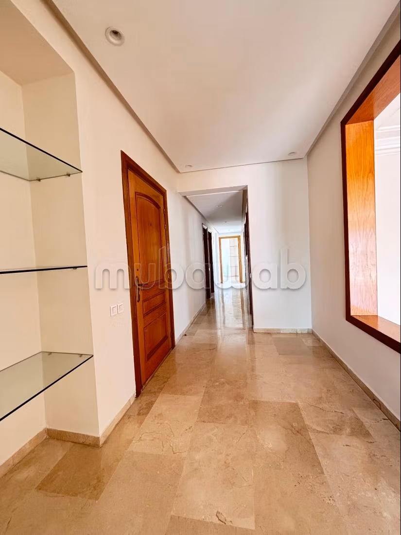 Appartement 200 m² lumineux avec terrasse — 6