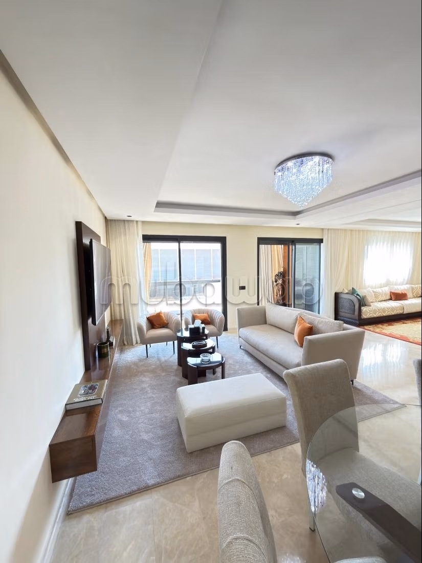 Très bel appartement en location à Ville Verte.
5 pièces confortables.
Bien meublé — 3