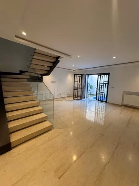 A louer un duplex avec piscine neuf côté carrefou