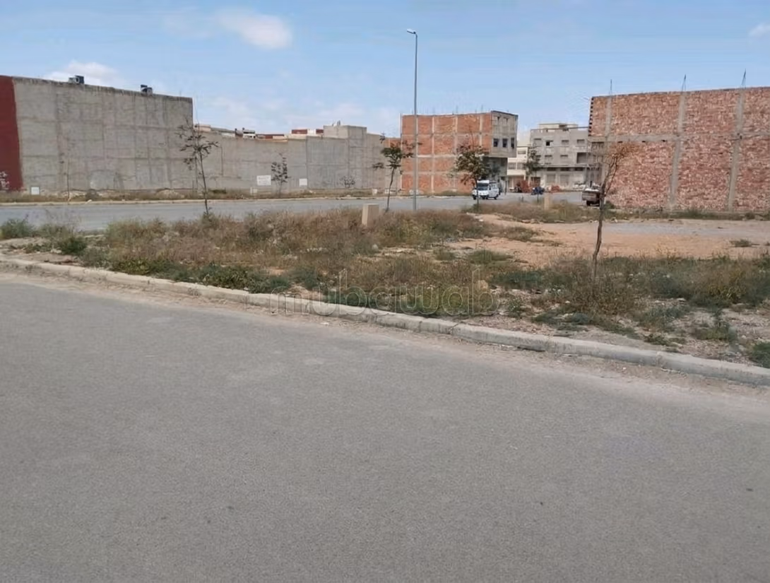 Perceel te koop 187 m route el aounia R2 2 gevels