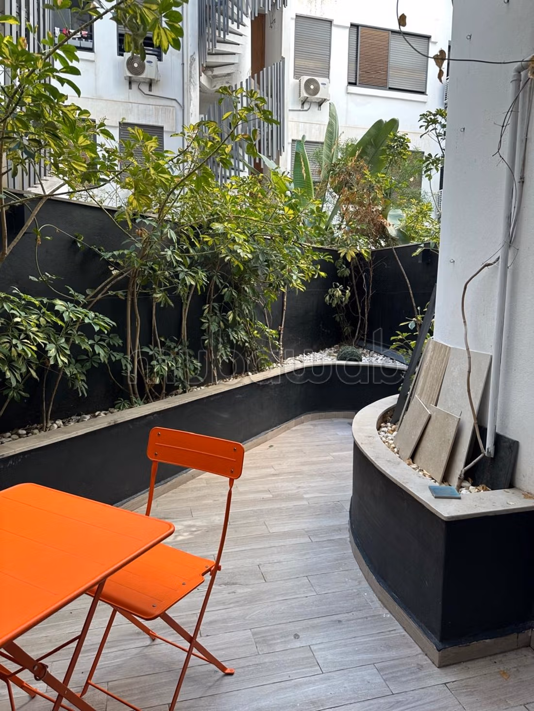 Kantoorverhuur in Oasis. Oppervlakte van 50 m². Groot balkon