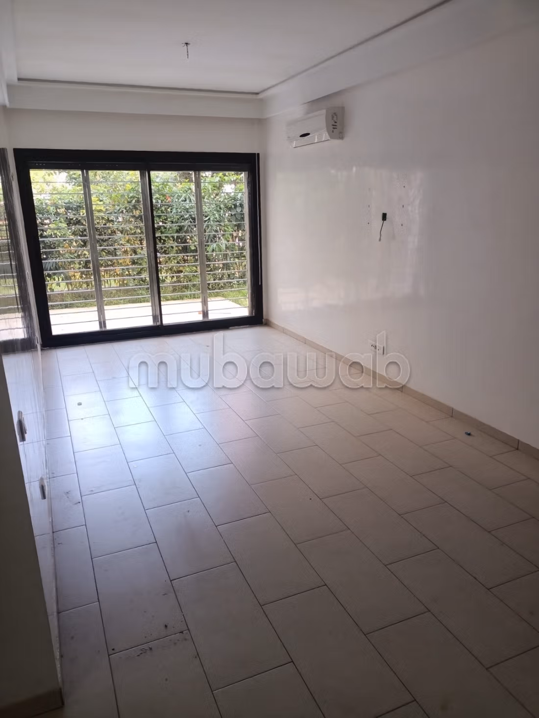 Appartement F1 à louer à Casablanca Finance City. 
Surface totale 119 m². 
Belle terrasse et jardin — 5