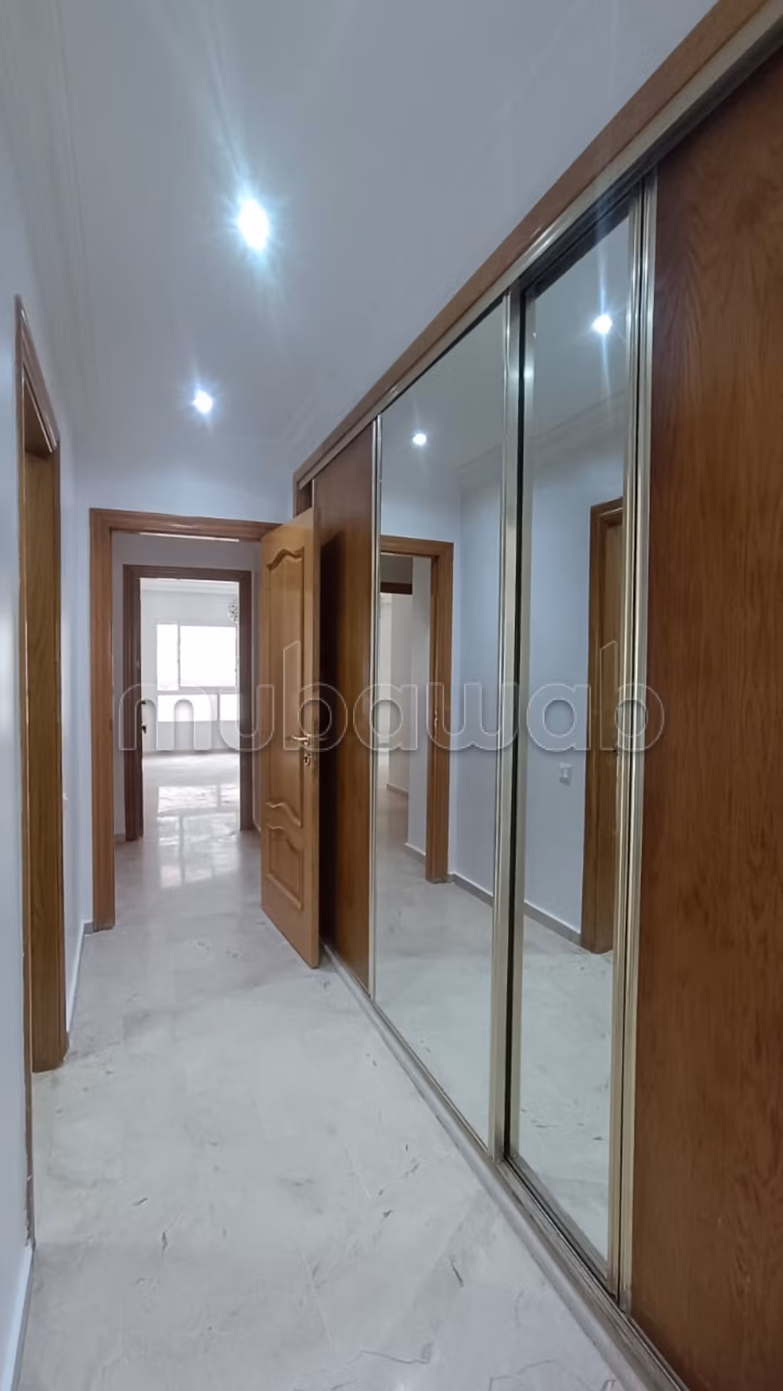 Location d'un grand appartement vide à Racine — 6