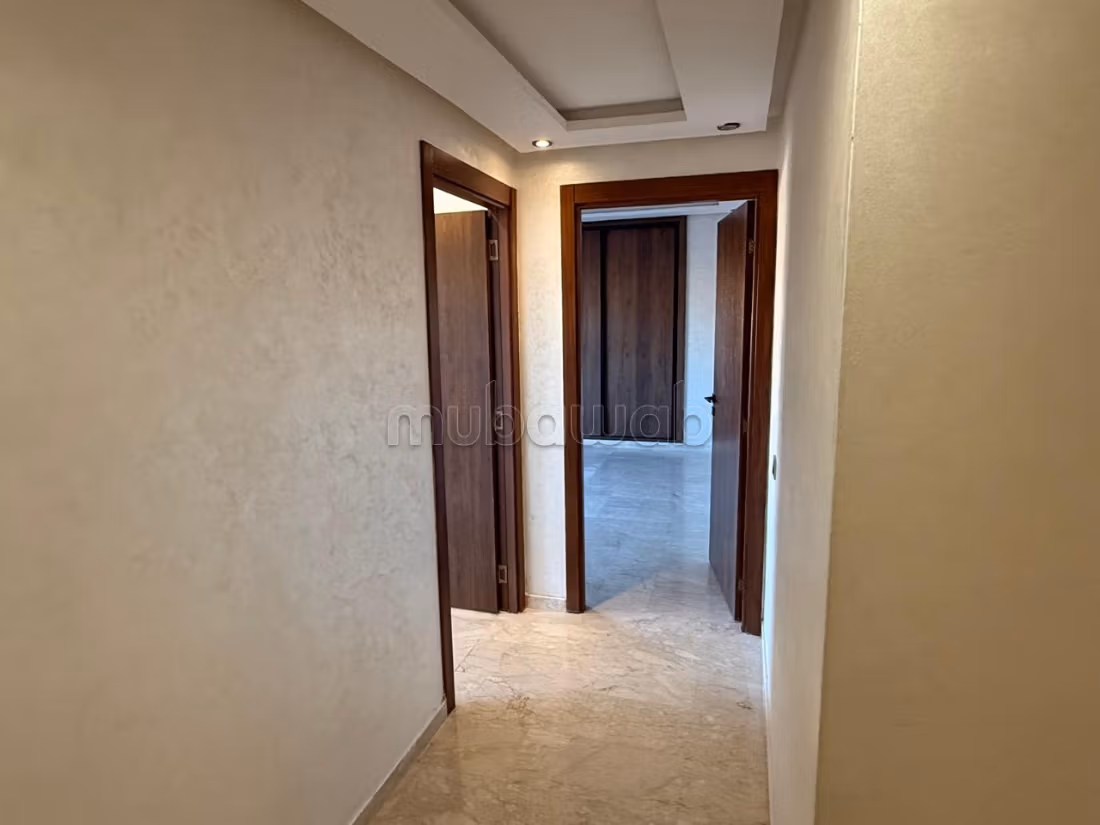 Location d'un appartement à Ain Mezouar. 2 chambres agréables. Service de concierge et climatisation — 4