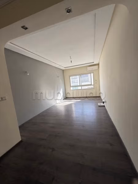 Très bel appartement en location à Belvédère. 
1 Pièce. Terrasse et ascenseur