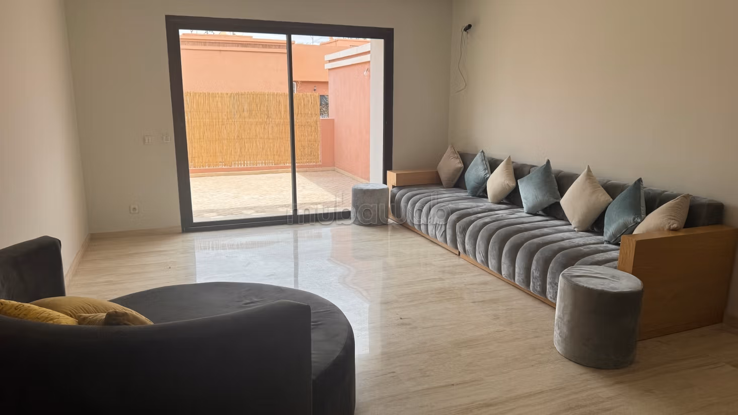 Superbe appartement avec terrasse à louer route de safi.
Meublé