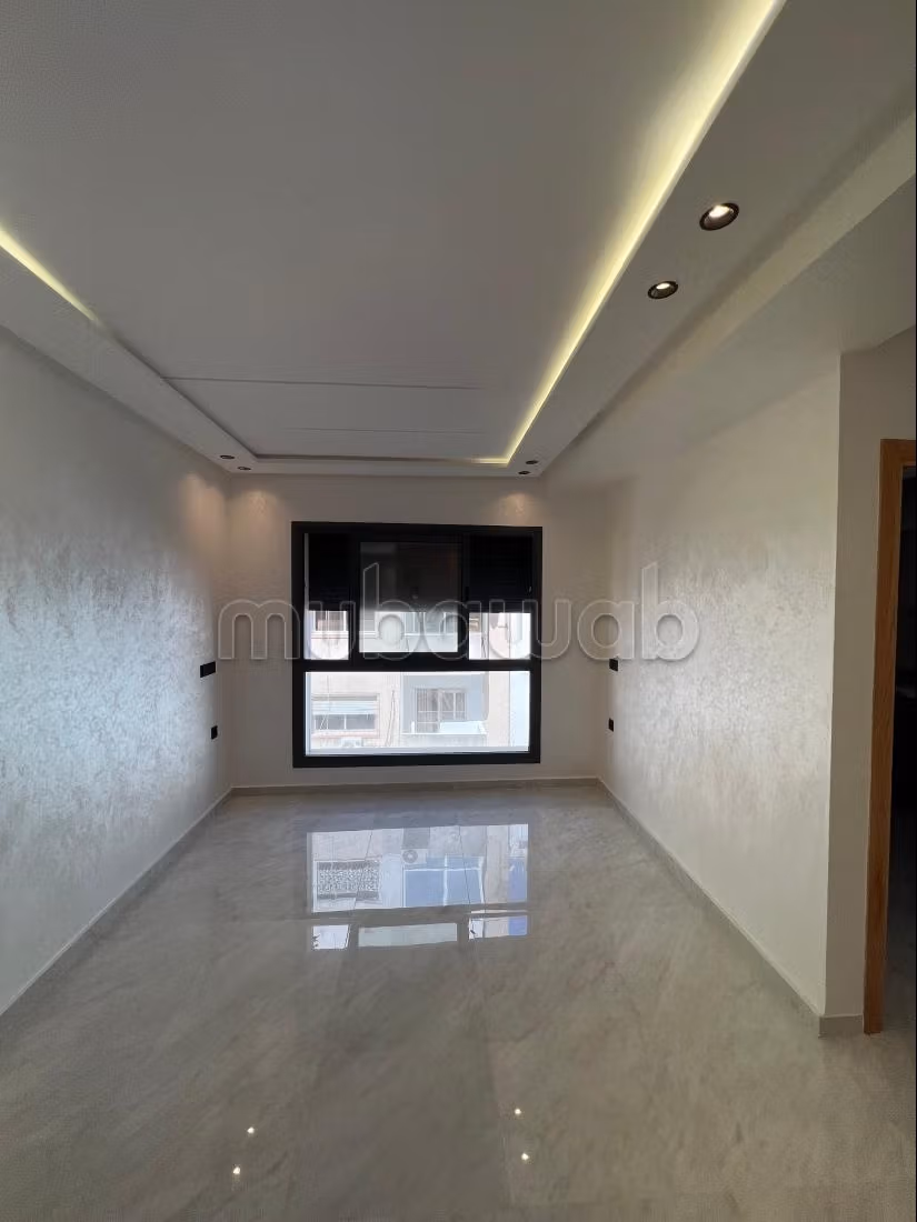 Superbe appartement à vendre en Centre. 4 pièces confortables. Porte blindée, sécurité — 2