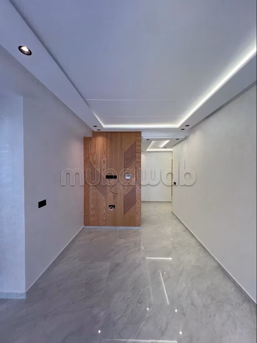 Superbe appartement à vendre en Centre. 4 pièces confortables. Porte blindée, sécurité — 5