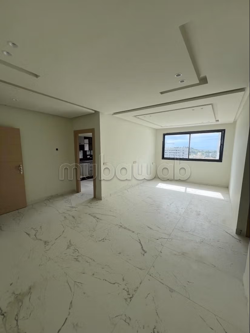 Appartement à vendre à route rabat.
3 chambres.
Porte blindée et résidence sécurisée
