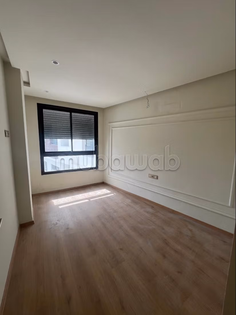 Appartement à vendre à route rabat.
3 chambres.
Porte blindée et résidence sécurisée — 3