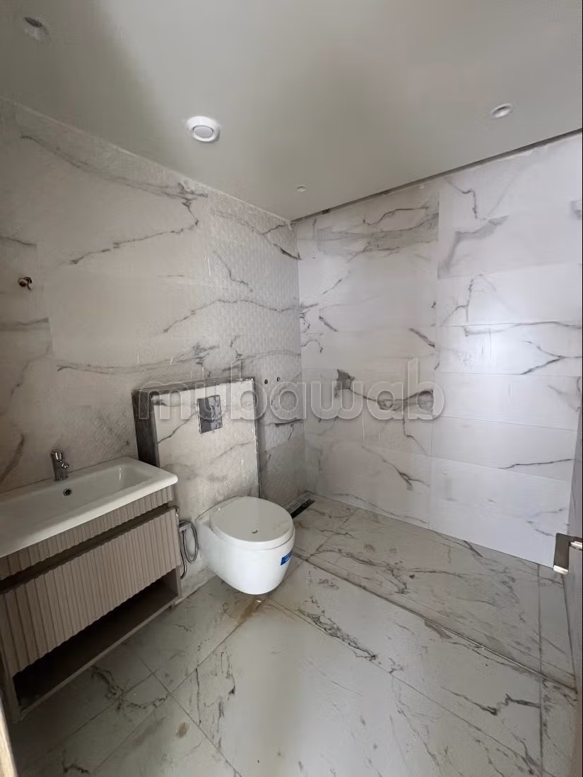 Appartement à vendre à route rabat.
3 chambres.
Porte blindée et résidence sécurisée — 4