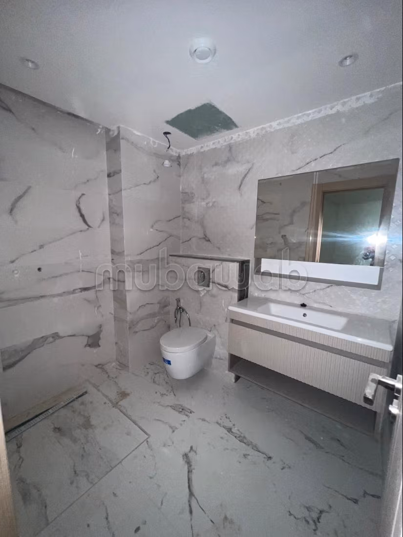Appartement à vendre à route rabat.
3 chambres.
Porte blindée et résidence sécurisée — 5