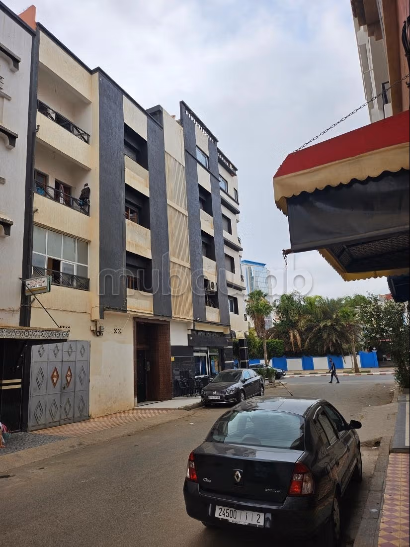 Edificio R4 e caffè su 3 lati