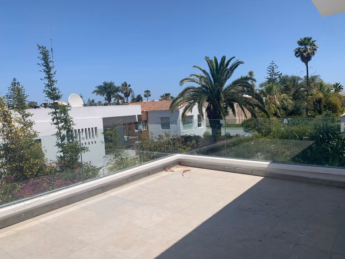 Moderne avec 5Chambres en loc vide au CIL