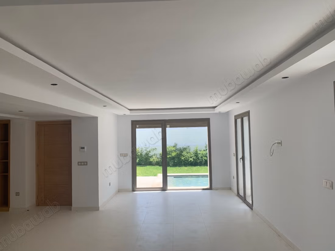 Moderne avec 5Chambres en loc vide au CIL