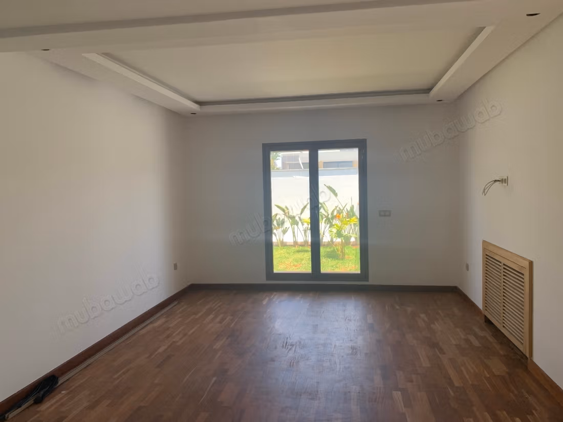 Moderne avec 5Chambres en loc vide au CIL