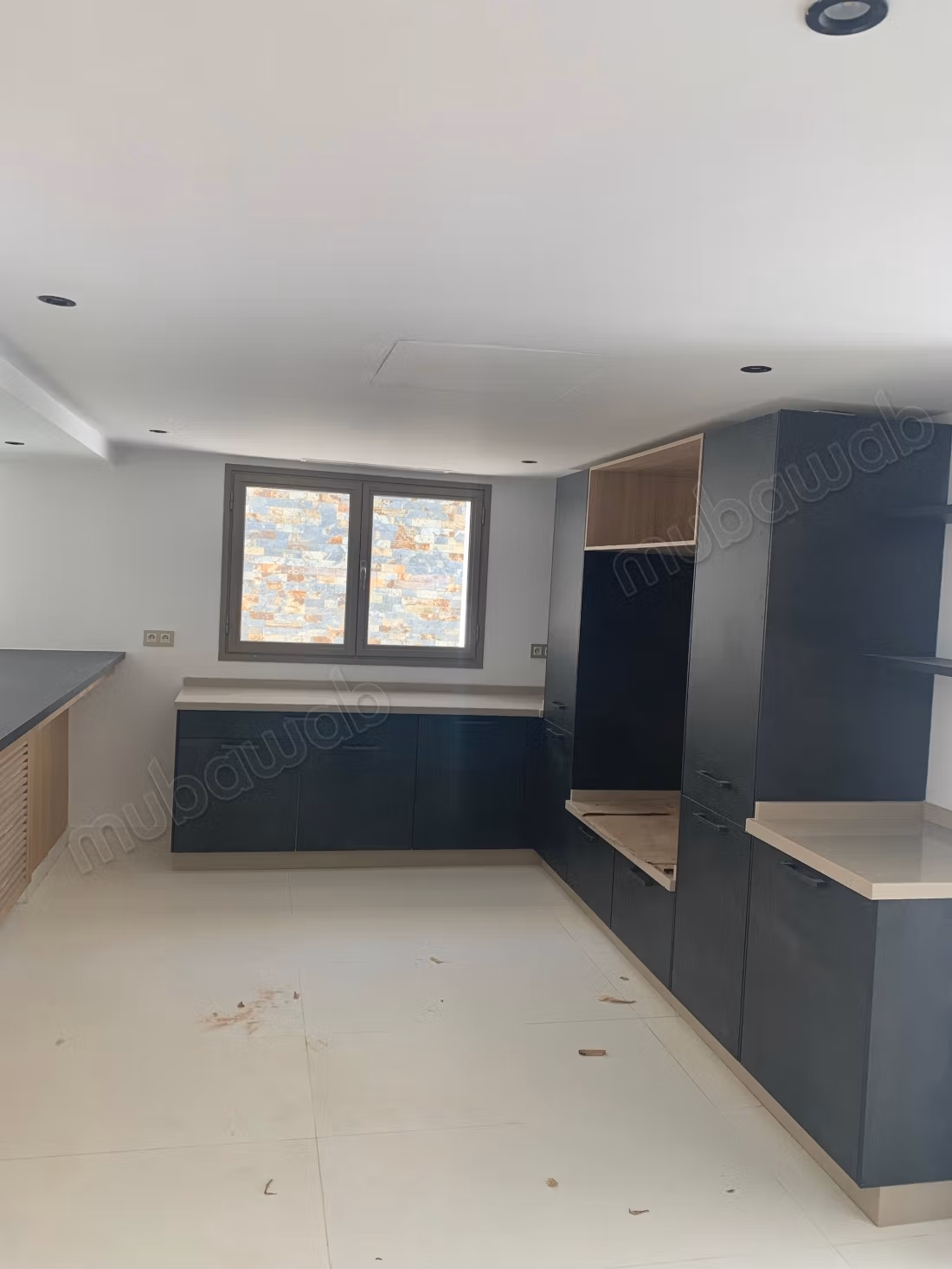 Moderne avec 5Chambres en loc vide au CIL