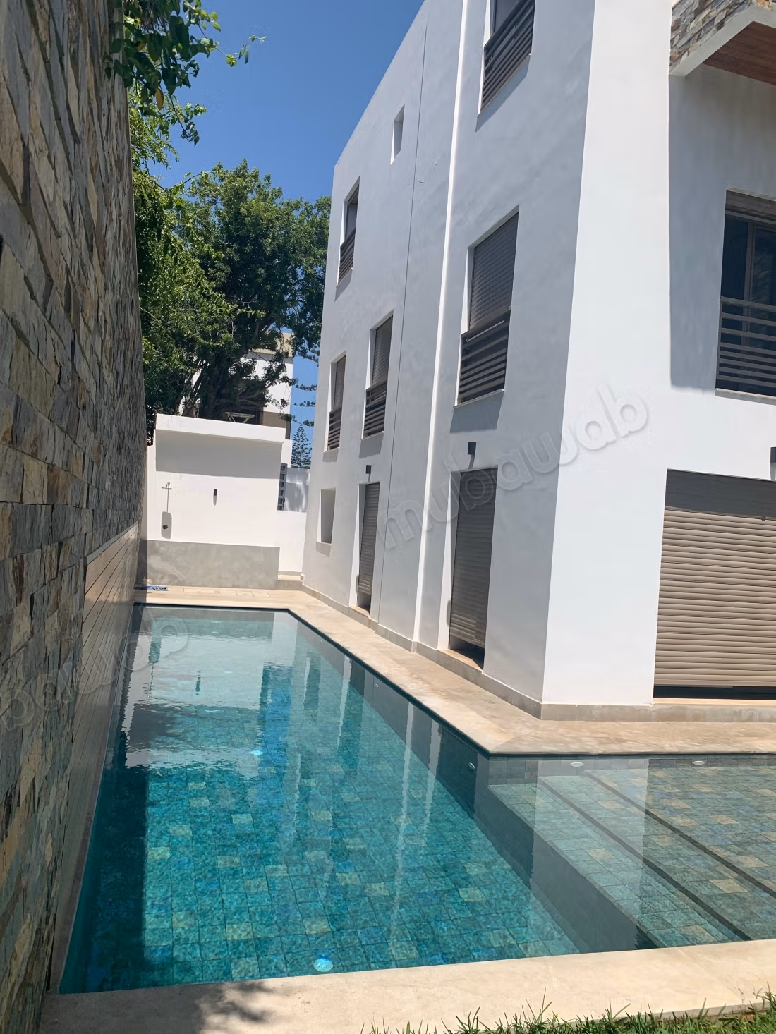 Moderne avec 5Chambres en loc vide au CIL