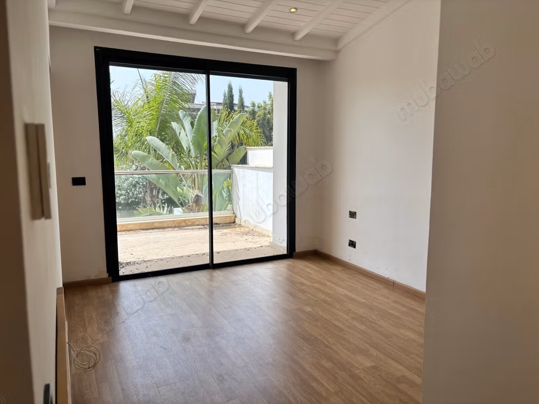 Moderne avec 5Chambres en loc vide au CIL