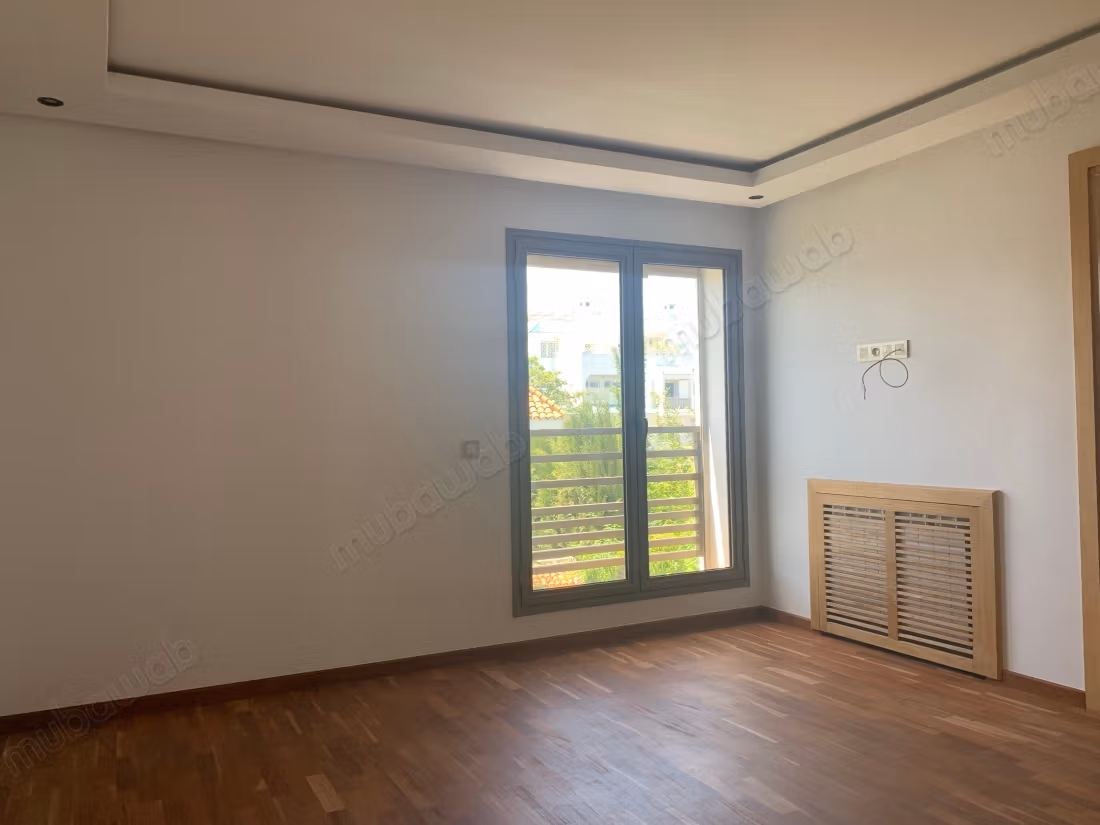 Moderne avec 5Chambres en loc vide au CIL