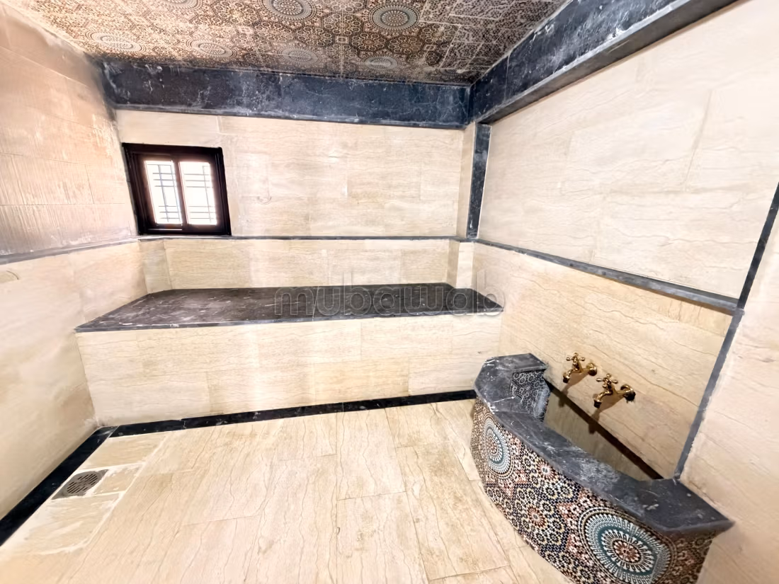 Somptueuse villa à vendre à Harhoura. 7 chambres. Piscine, climatisation
