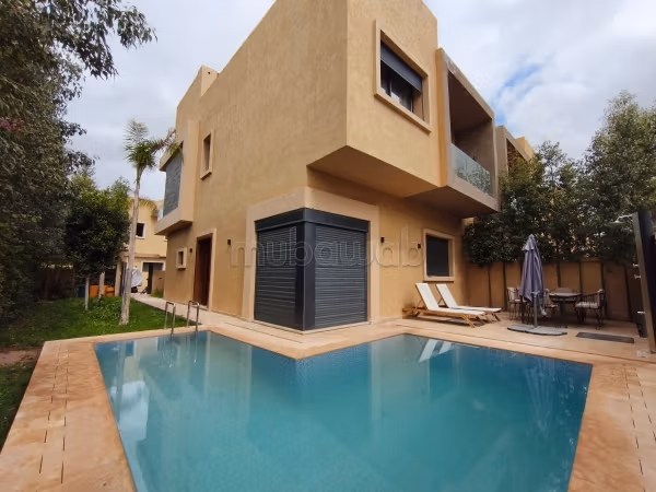 Villa van 260m2 aan de weg naar Amezmiz