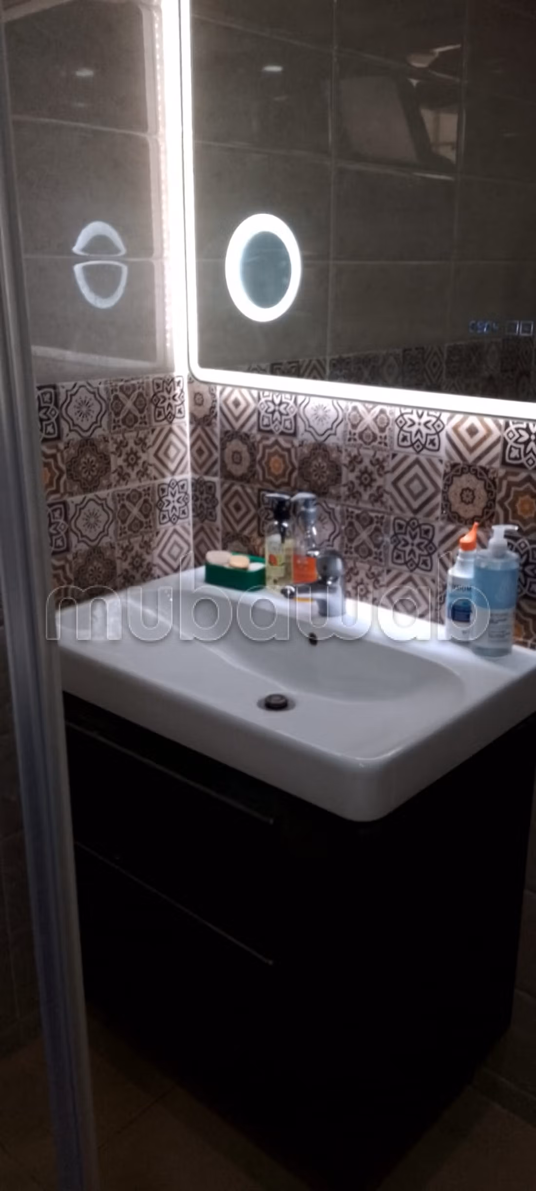 Appartement coquet situé en plein centre ville, en face de l'hôtel El Mechtel,