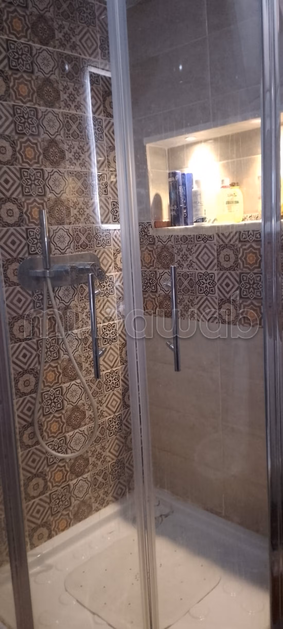 Appartement coquet situé en plein centre ville, en face de l'hôtel El Mechtel,