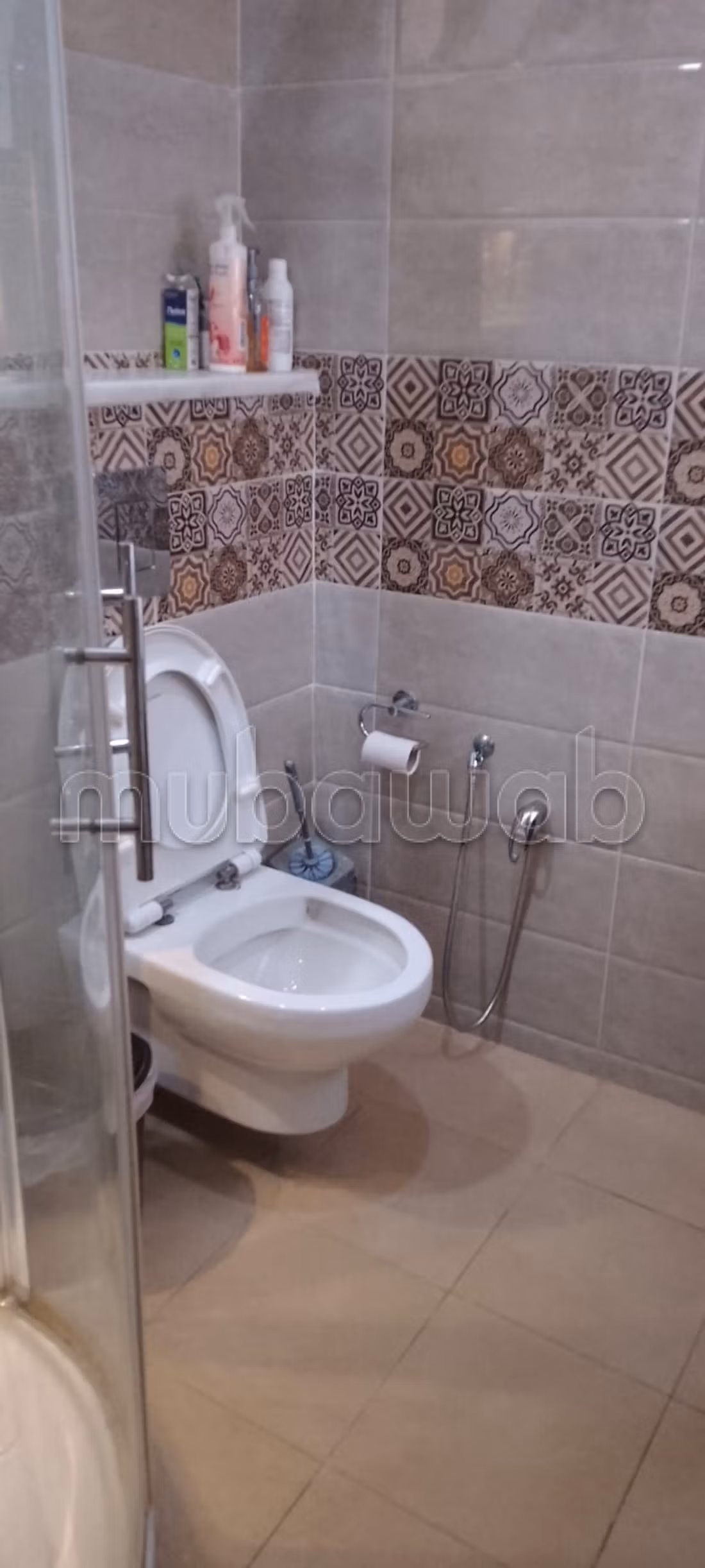 Appartement coquet situé en plein centre ville, en face de l'hôtel El Mechtel,
