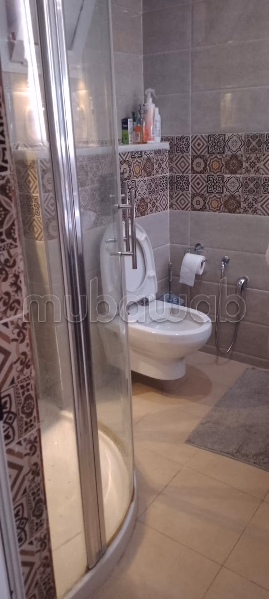Appartement coquet situé en plein centre ville, en face de l'hôtel El Mechtel,