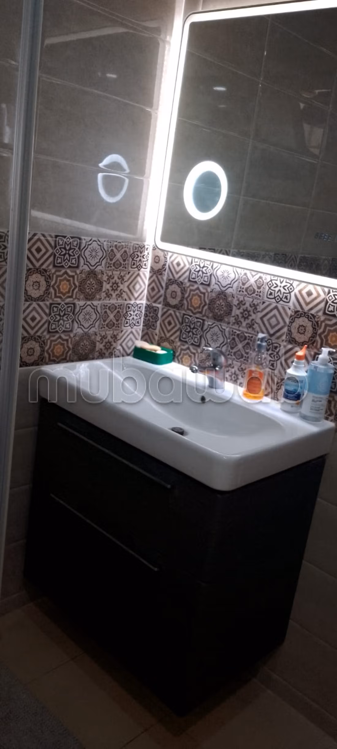Appartement coquet situé en plein centre ville, en face de l'hôtel El Mechtel,