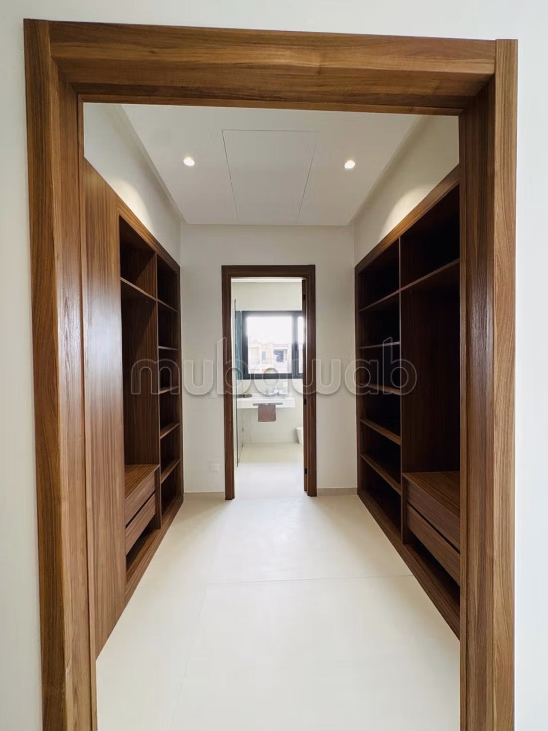 Somptueuse maison à vendre à Route de l'Ourika.
Surface totale 326 m².
Meublé