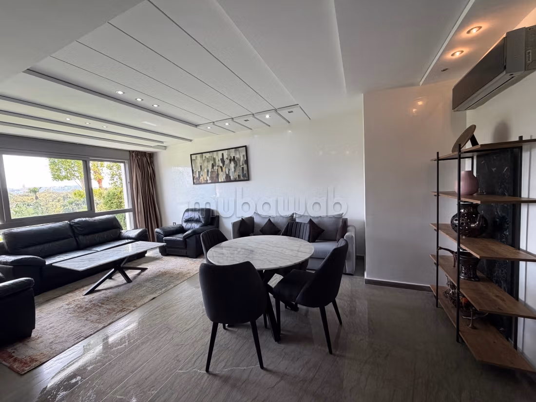 Appartement ensoleillé avec une jolie vue sur piscine