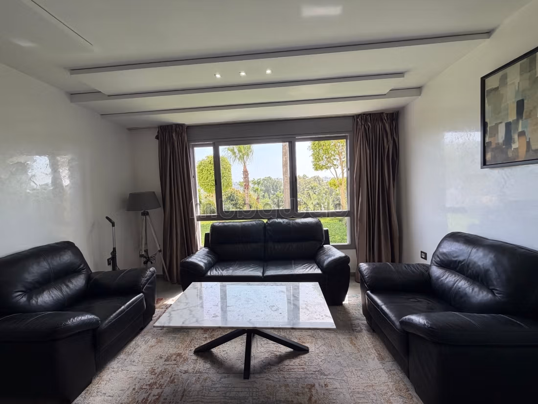 Appartement ensoleillé avec une jolie vue sur piscine