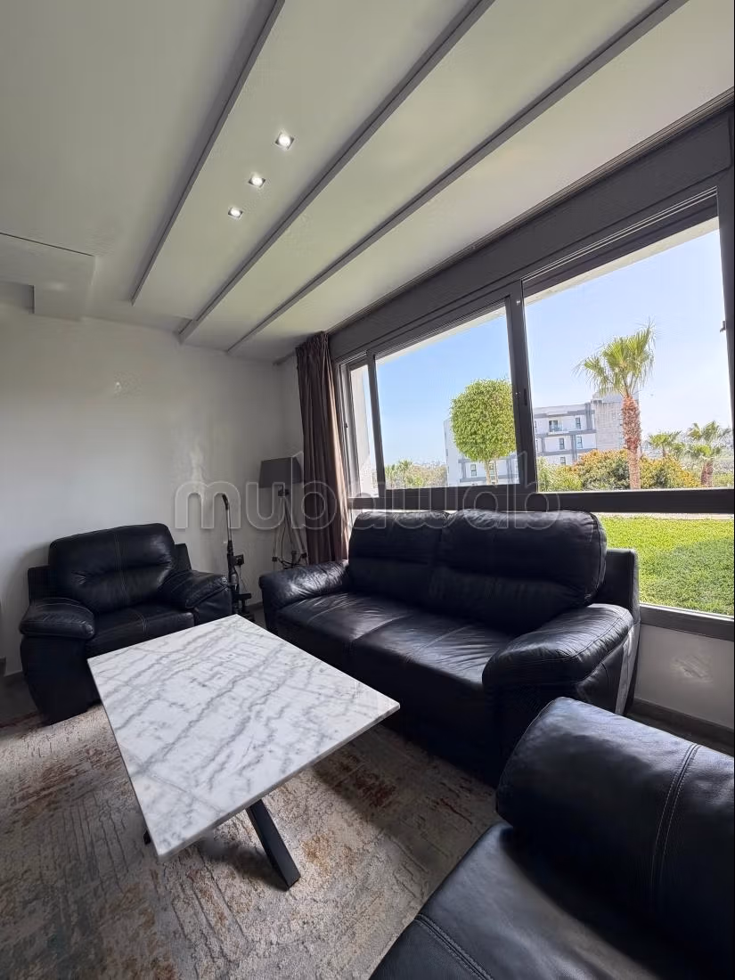 Appartement ensoleillé avec une jolie vue sur piscine