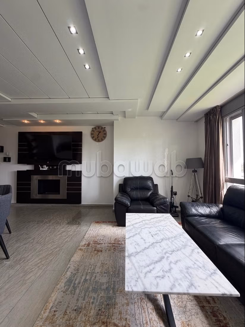 Appartement ensoleillé avec une jolie vue sur piscine
