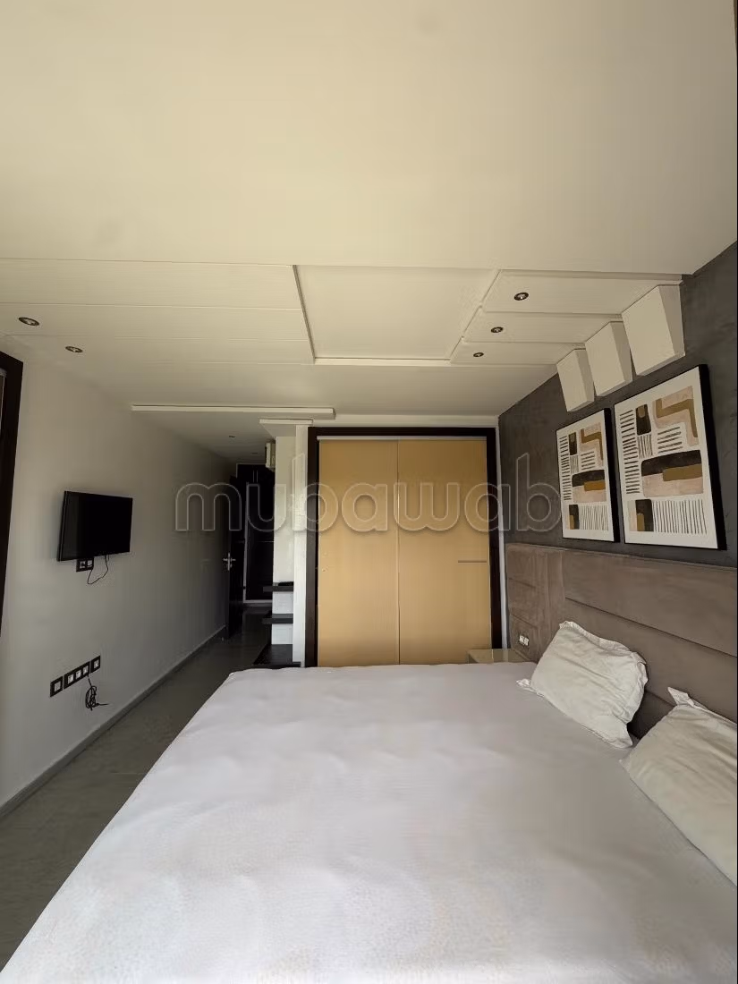Appartement ensoleillé avec une jolie vue sur piscine