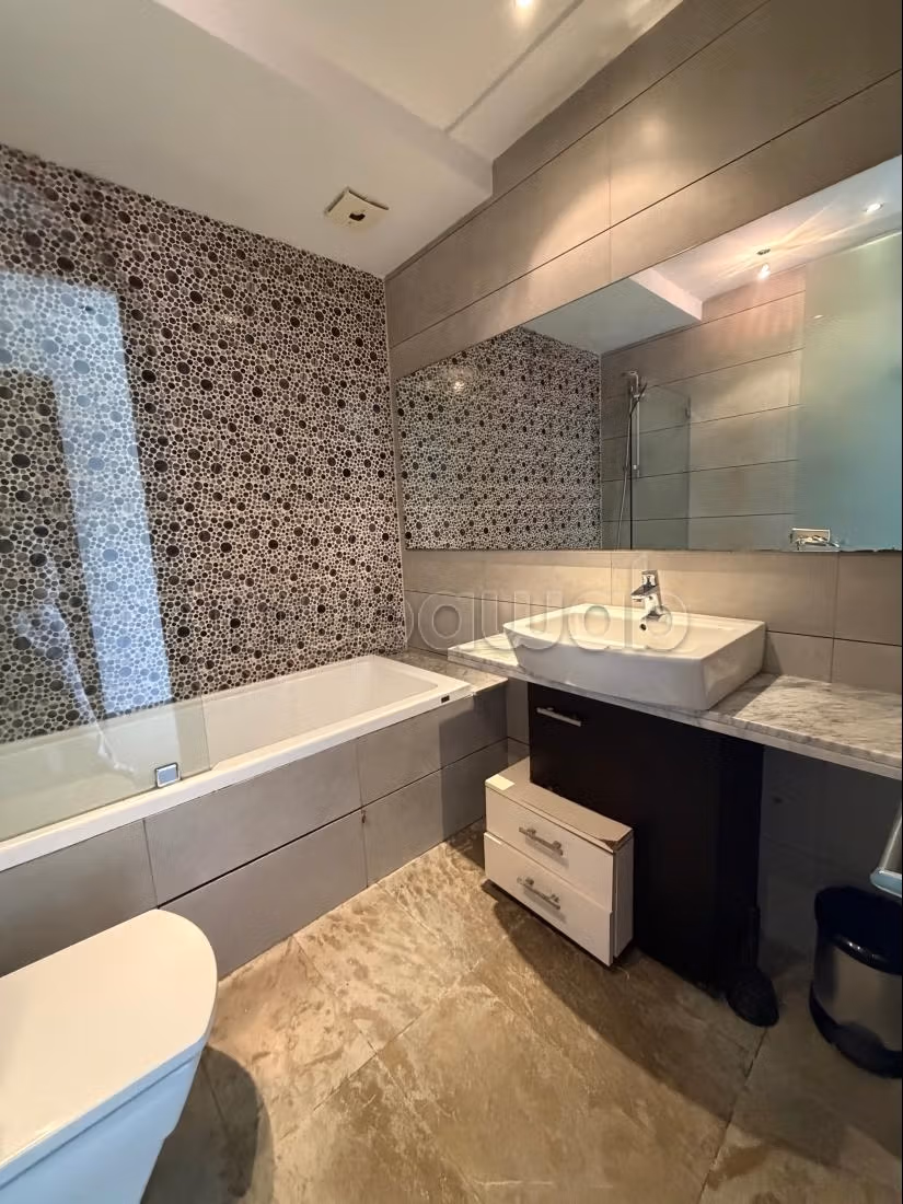 Appartement ensoleillé avec une jolie vue sur piscine