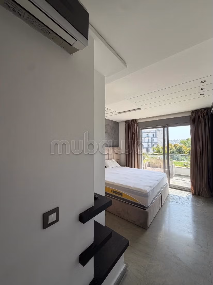 Appartement ensoleillé avec une jolie vue sur piscine