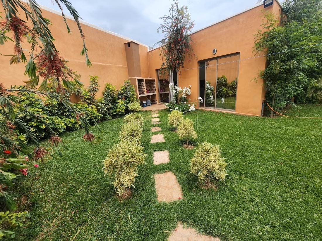Villa Melkia avec piscine et vue Atlas à vendre